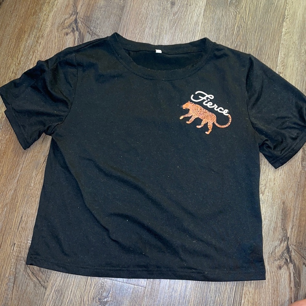 Size small black tee
